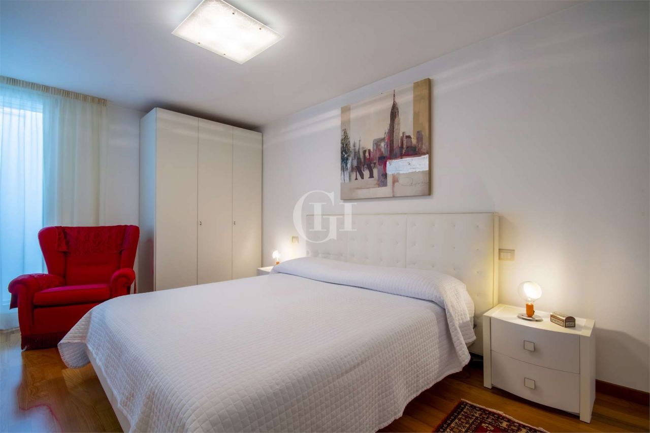 Вилла у озера Гарда, Италия, 500 м² - фото 9