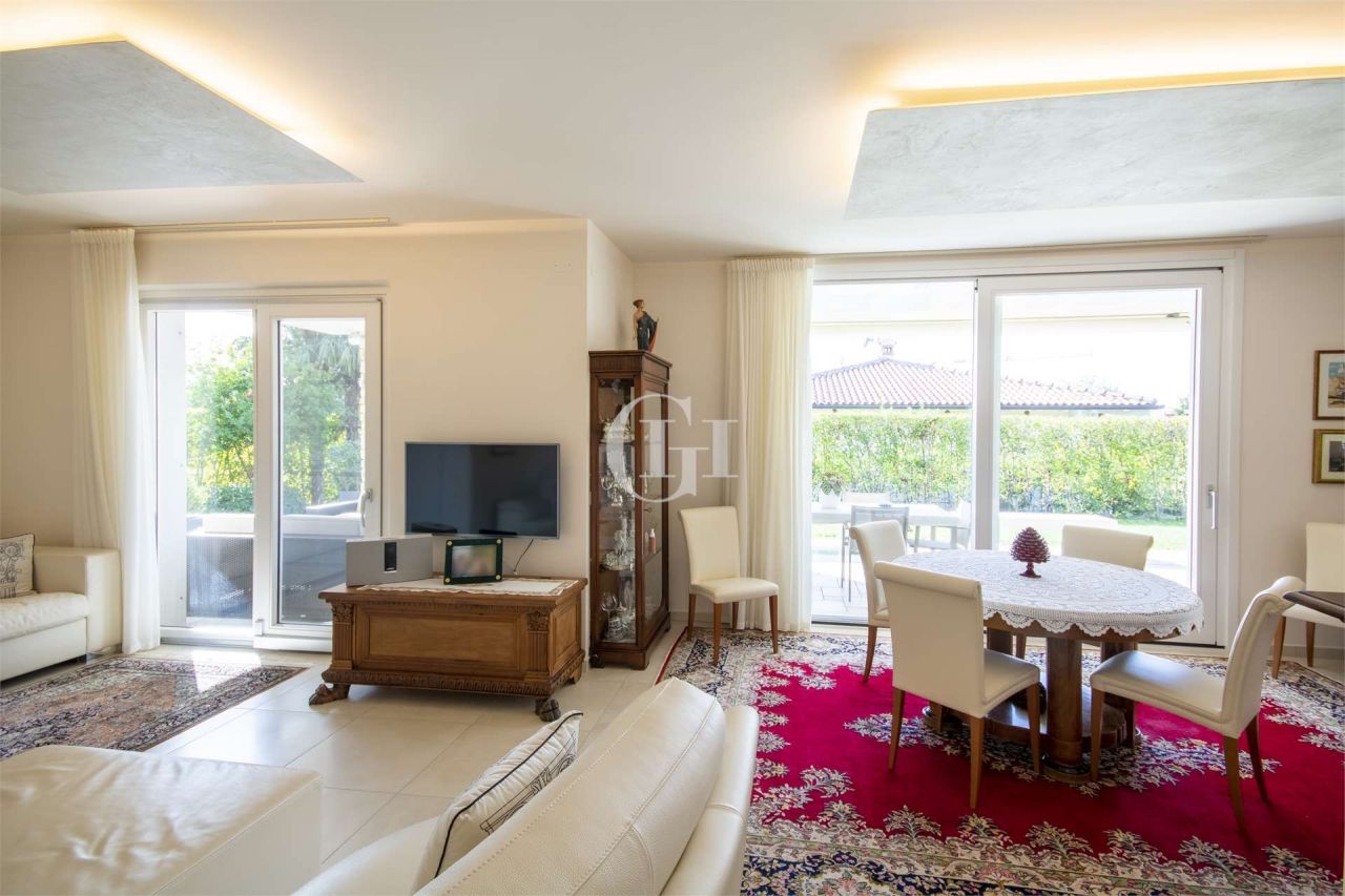 Вилла у озера Гарда, Италия, 500 м² - фото 7