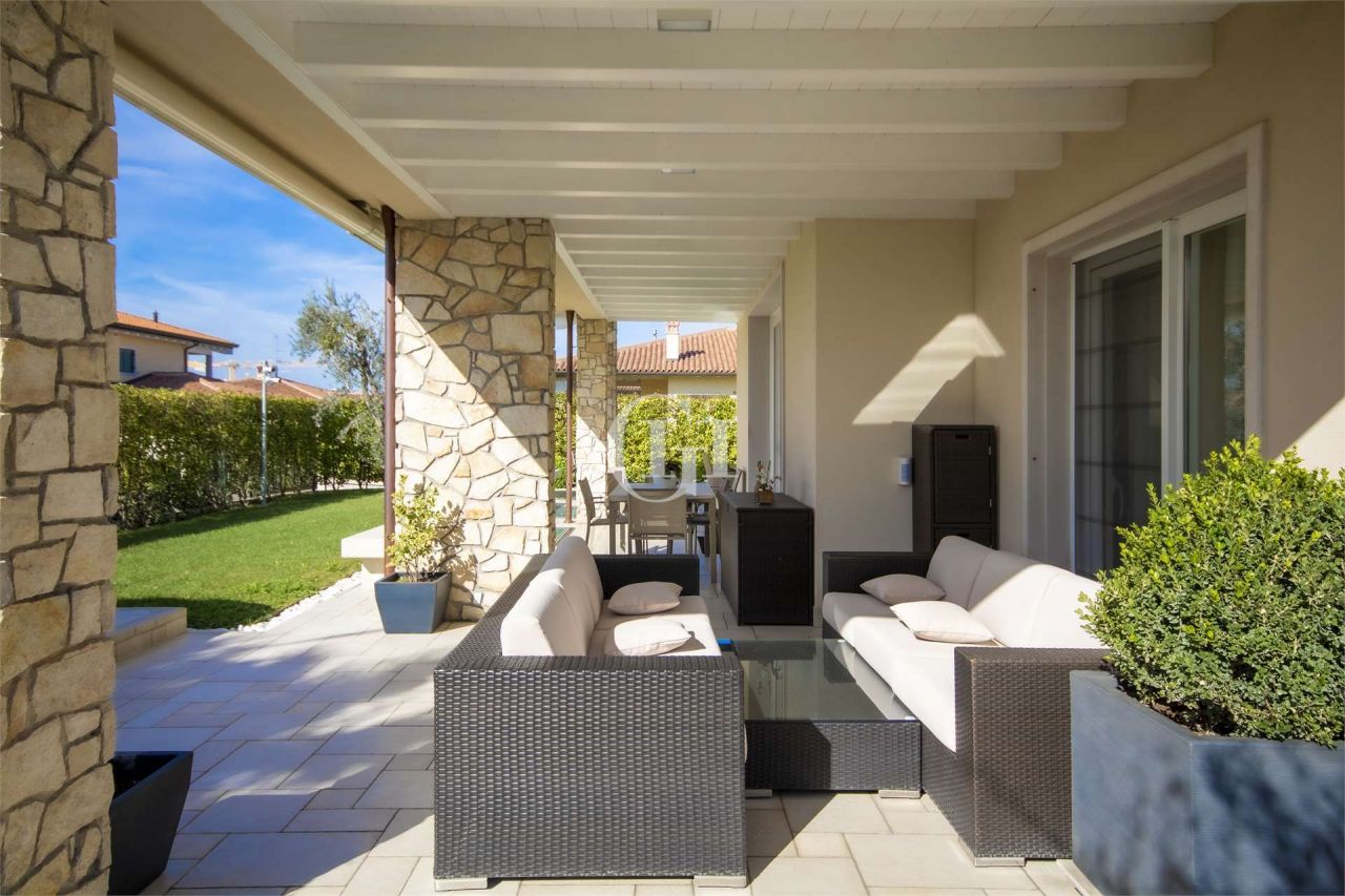 Вилла у озера Гарда, Италия, 500 м² - фото 3