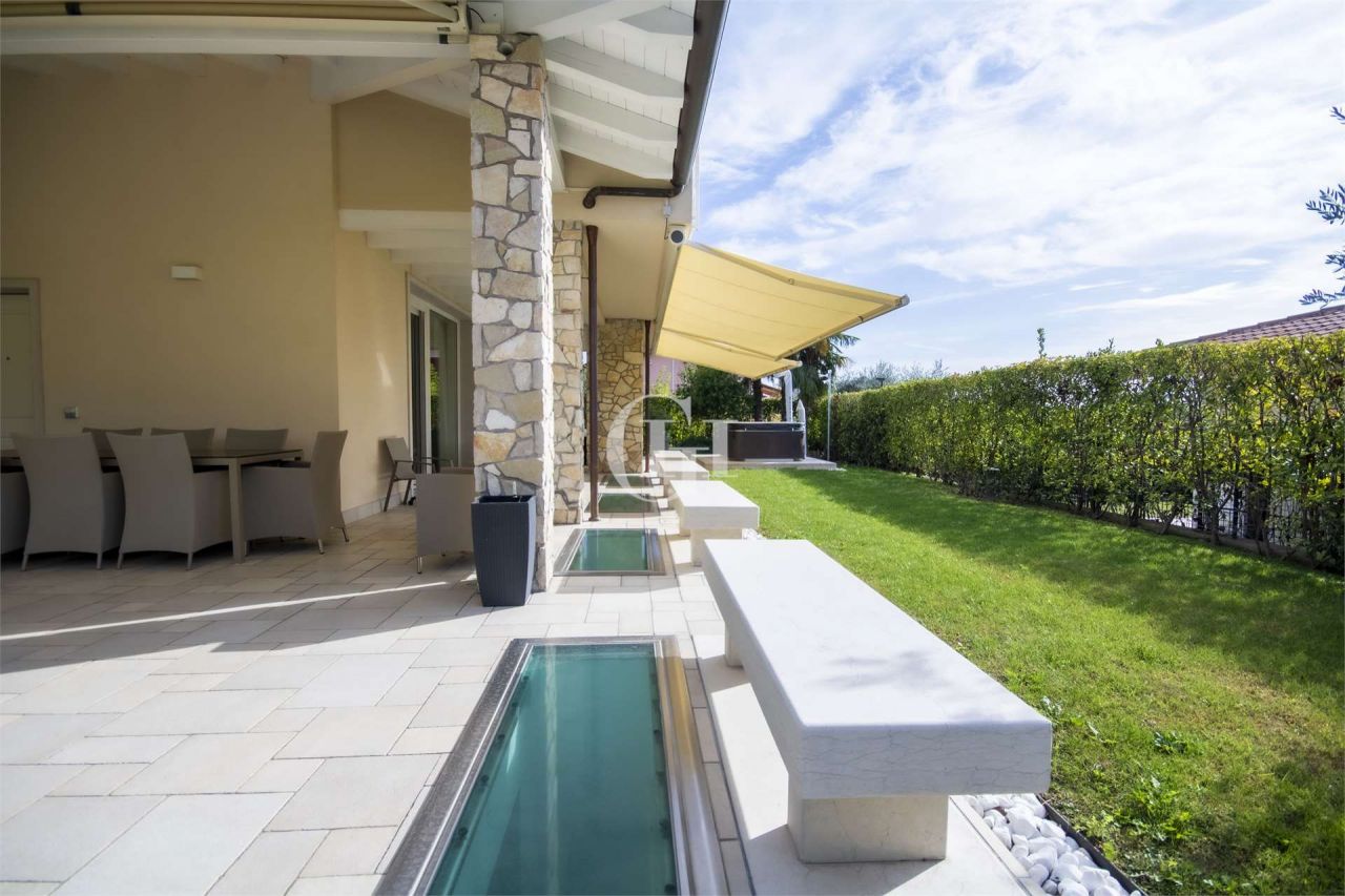 Вилла у озера Гарда, Италия, 500 м² - фото 4