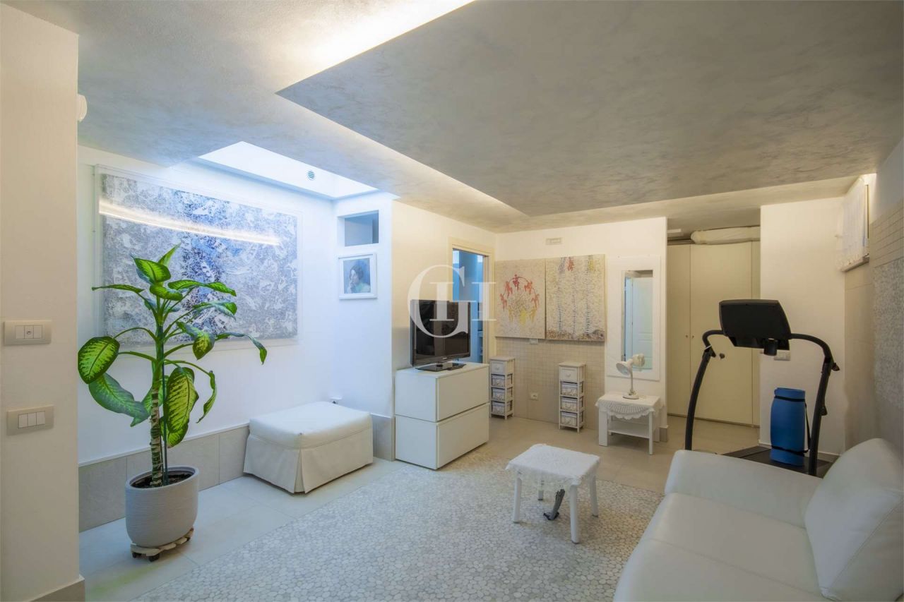 Вилла у озера Гарда, Италия, 500 м² - фото 17