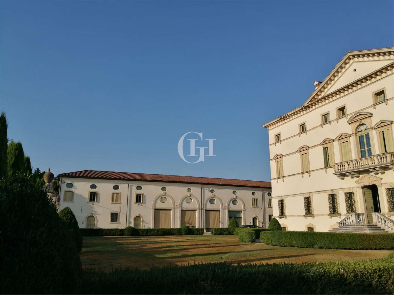 Вилла в Вероне, Италия, 3 582 м² - фото 2