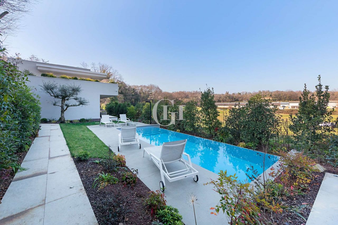 Вилла у озера Гарда, Италия, 230 м² - фото 10