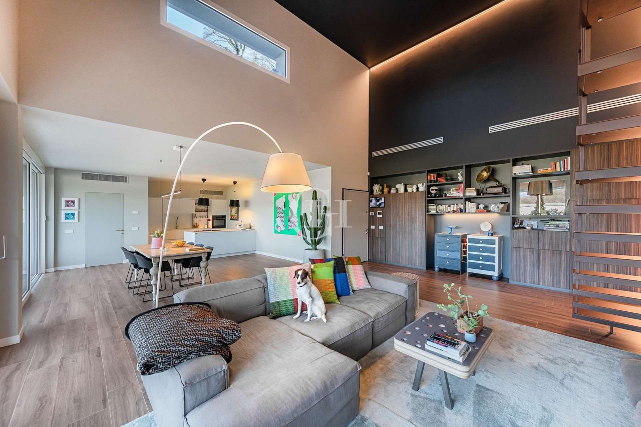 Вилла у озера Гарда, Италия, 230 м² - фото 2