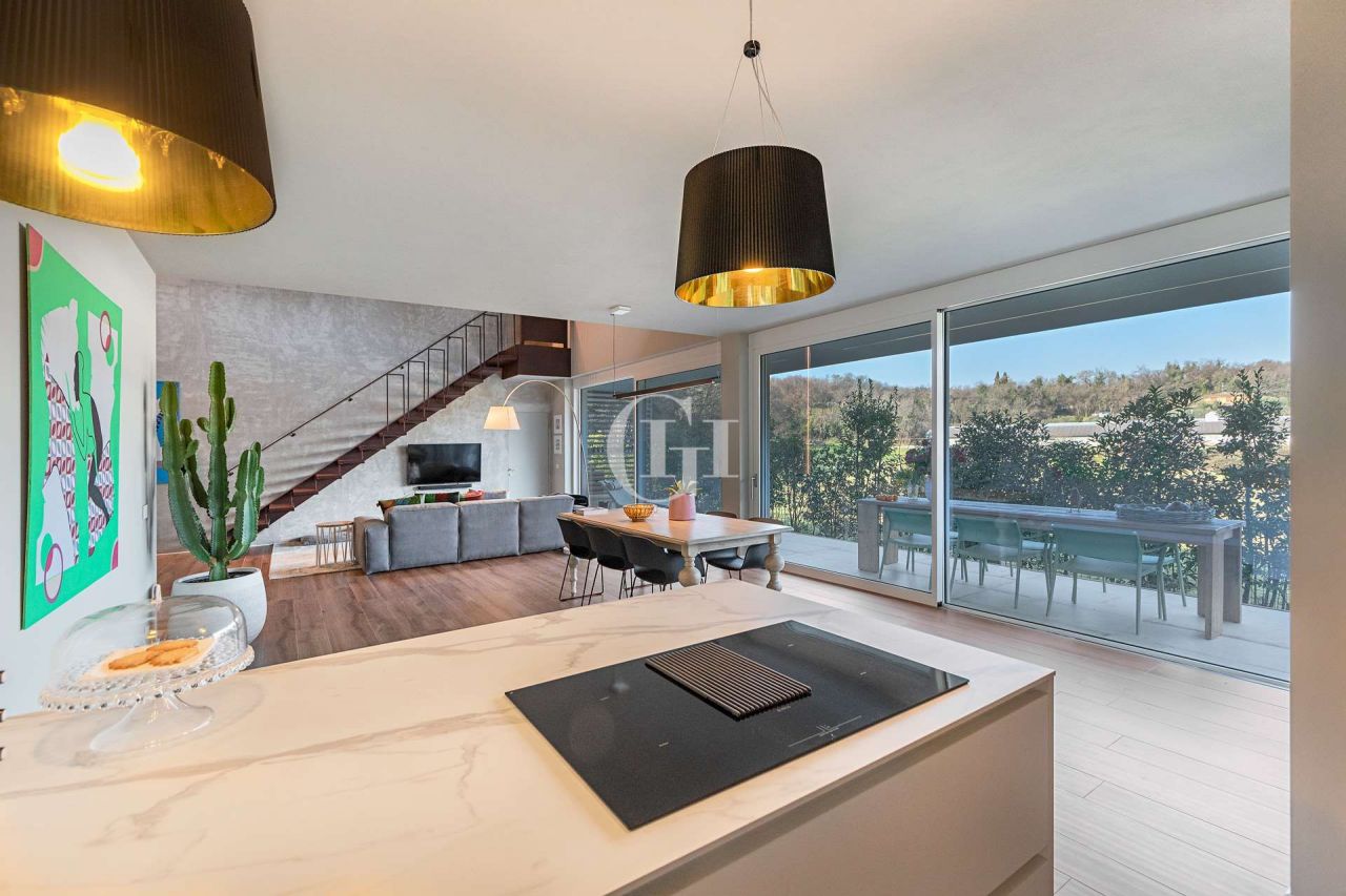 Вилла у озера Гарда, Италия, 230 м² - фото 5