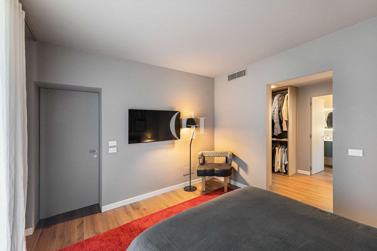 Вилла у озера Гарда, Италия, 230 м² - фото 14