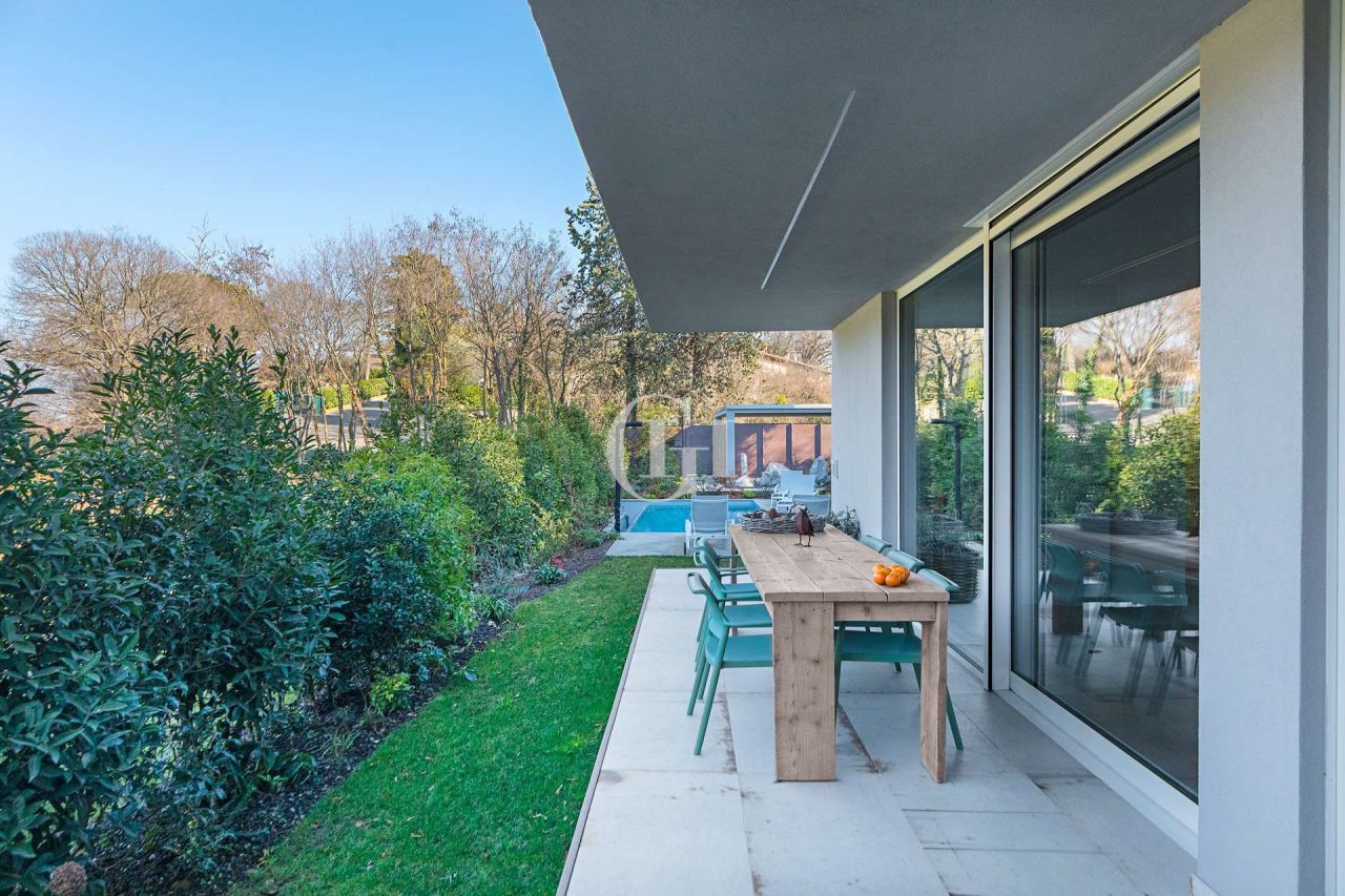 Вилла у озера Гарда, Италия, 230 м² - фото 8