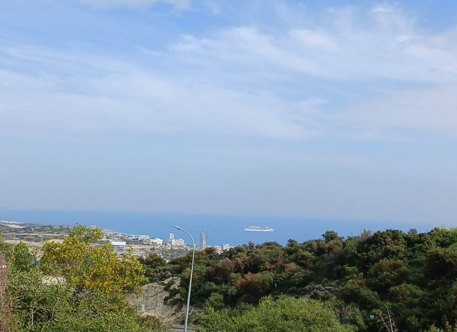Земля в Лимасоле, Кипр, 2 376 м2 - фото 1