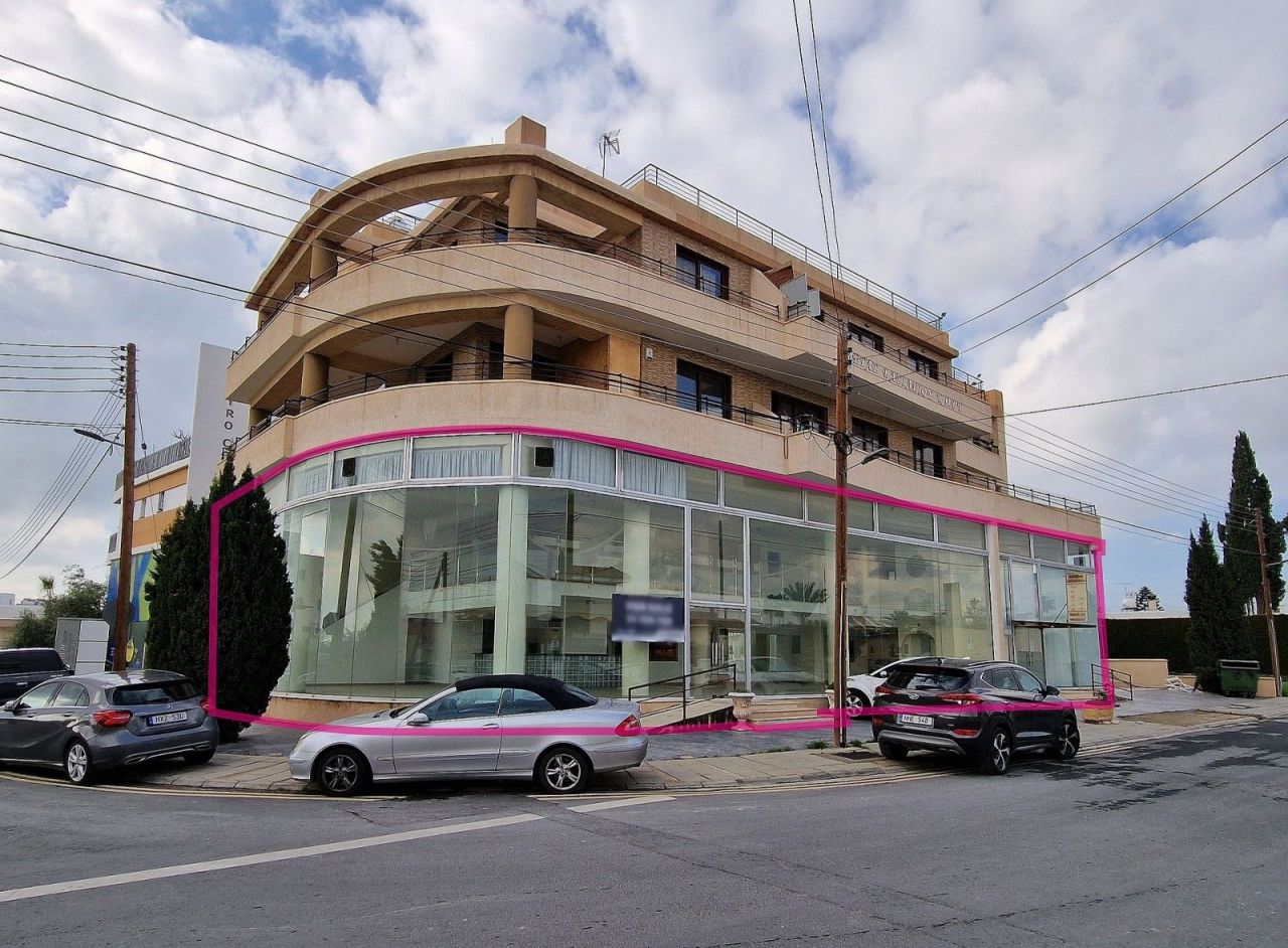 Магазин в Ларнаке, Кипр, 300 м2 - фото 1
