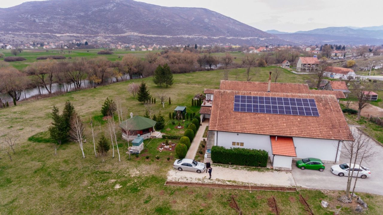 Доходный дом в Никшиче, Черногория, 1 500 м2 - фото 1