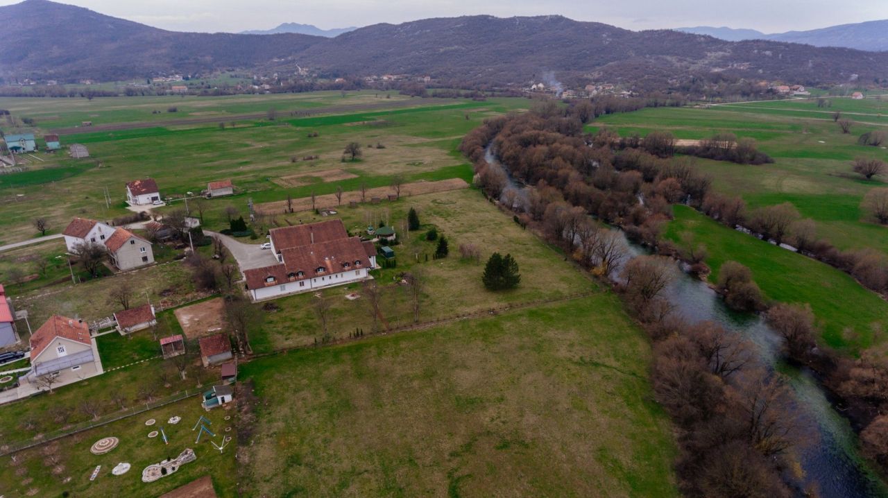 Доходный дом в Никшиче, Черногория, 1 500 м² - фото 2