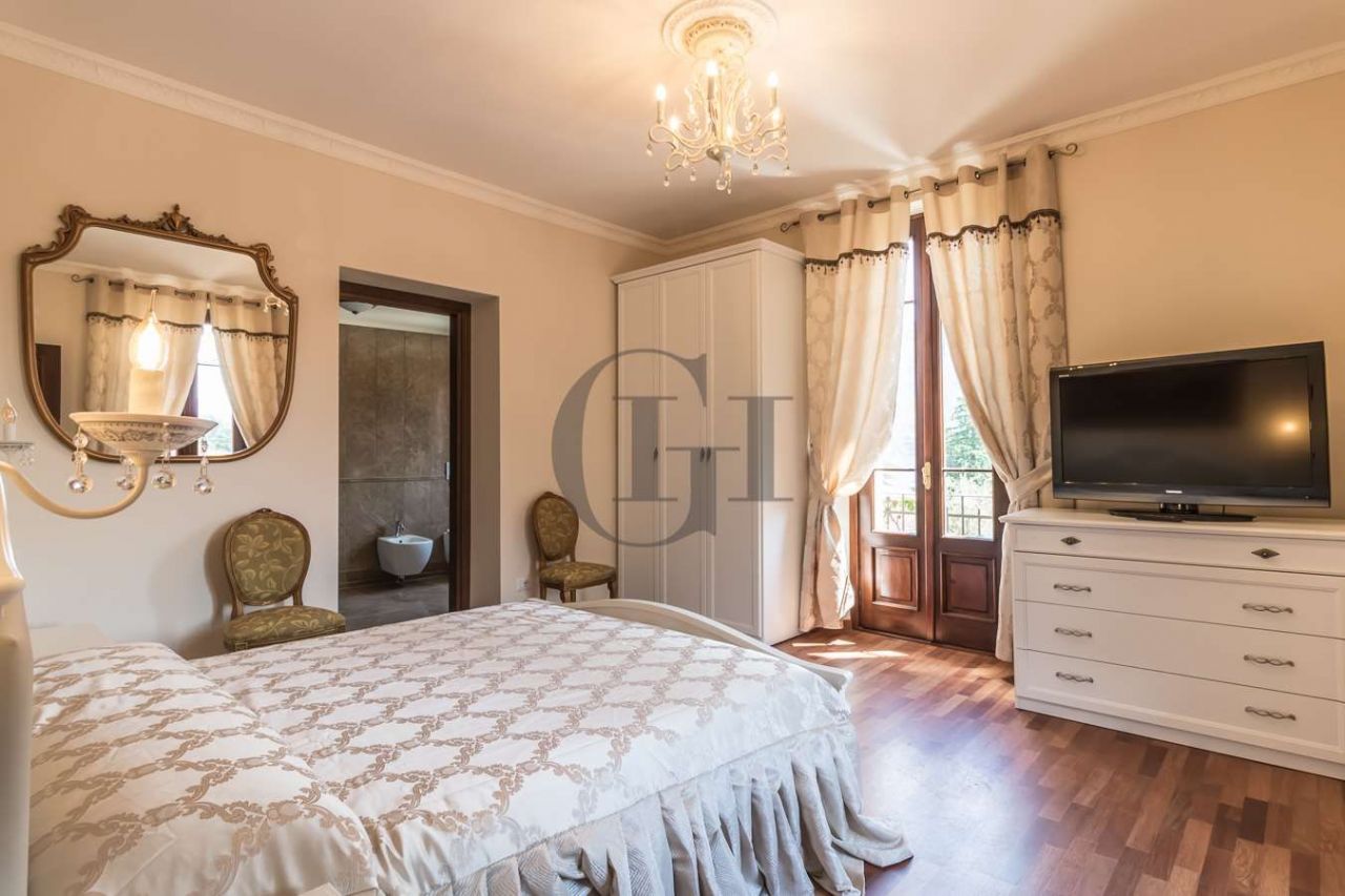 Вилла у озера Комо, Италия, 260 м² - фото 13