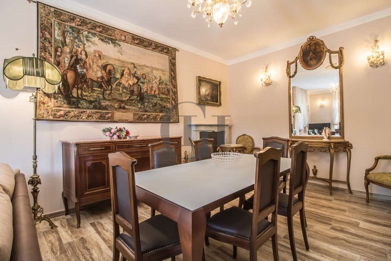 Вилла у озера Комо, Италия, 260 м² - фото 9