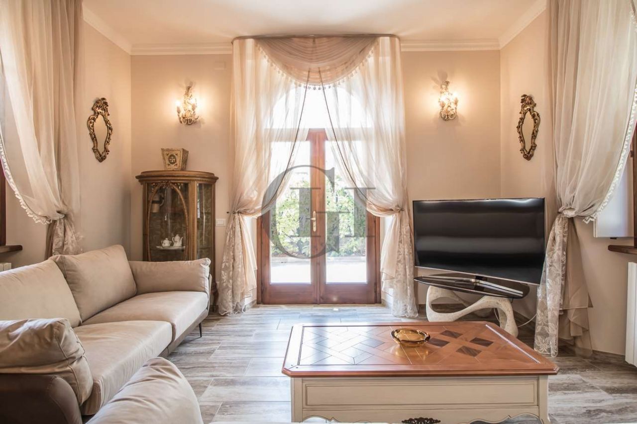 Вилла у озера Комо, Италия, 260 м² - фото 10