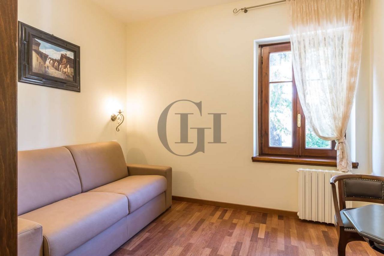 Вилла у озера Комо, Италия, 260 м² - фото 14