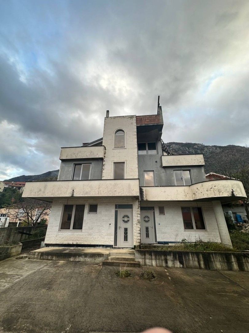 Вилла в Прчани, Черногория, 516 м2 - фото 1