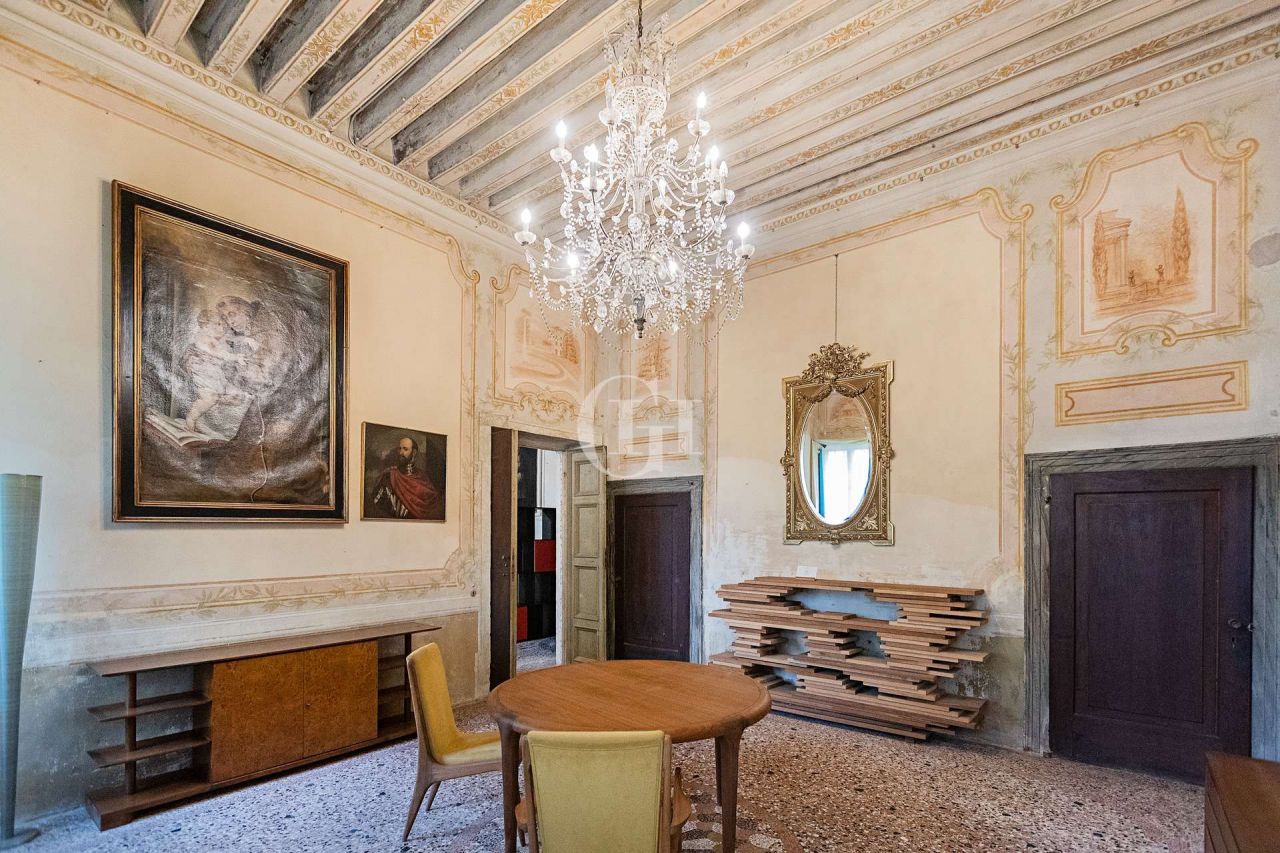 Поместье в Вероне, Италия, 2 300 м² - фото 17