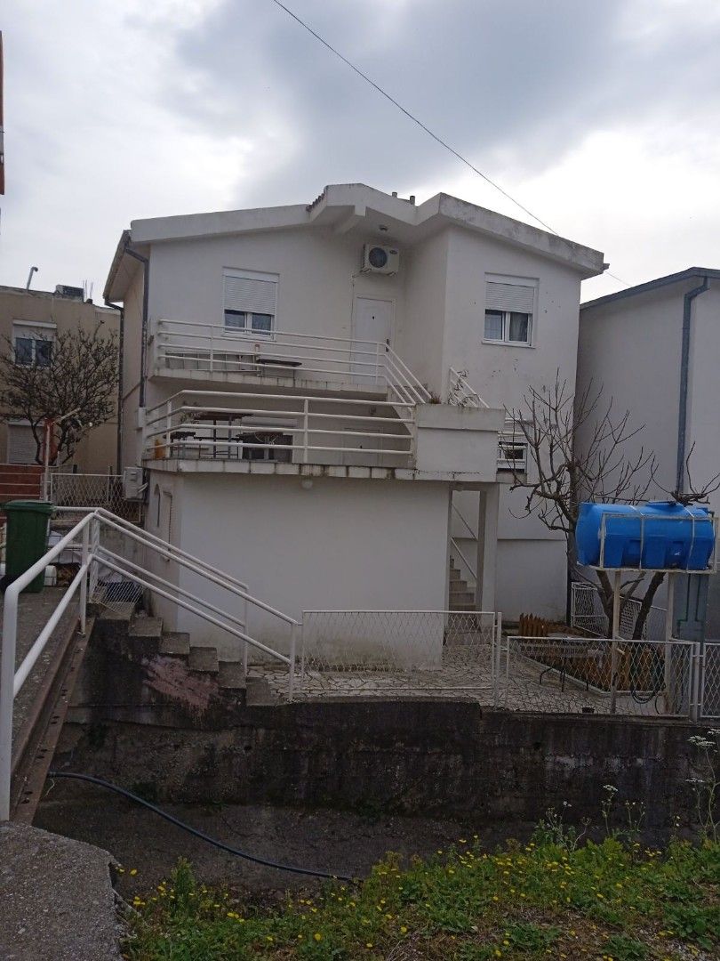 Коммерческая недвижимость в Сутоморе, Черногория, 172 м2 - фото 1
