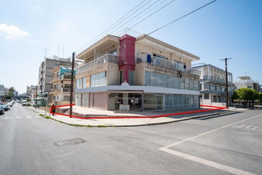 Коммерческая недвижимость в Лимасоле, Кипр, 361 м2 - фото 1