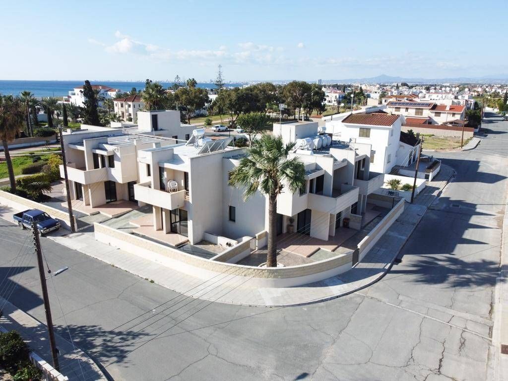Коммерческая недвижимость в Ларнаке, Кипр, 471 м2 - фото 1
