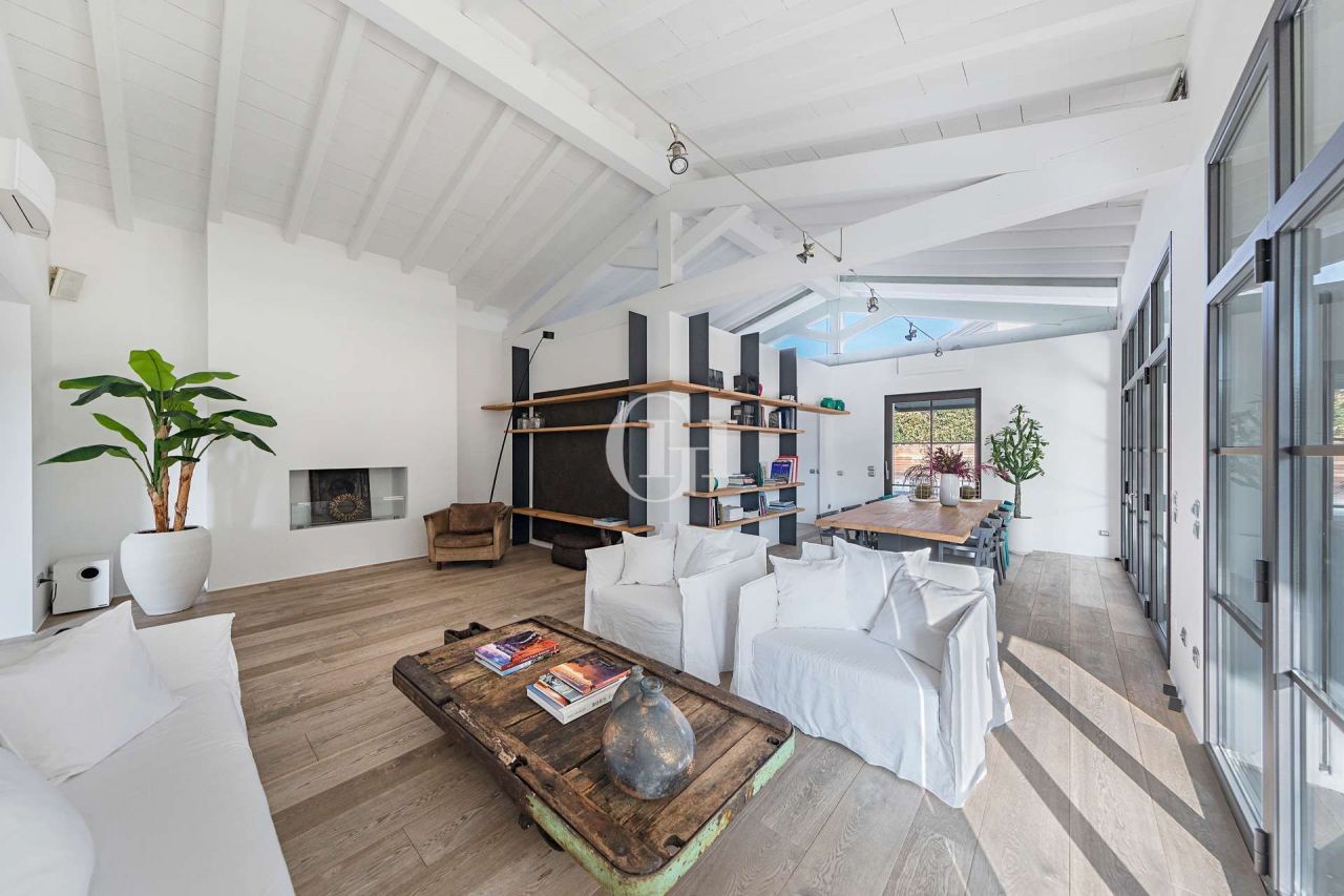 Вилла у озера Гарда, Италия, 473 м² - фото 4