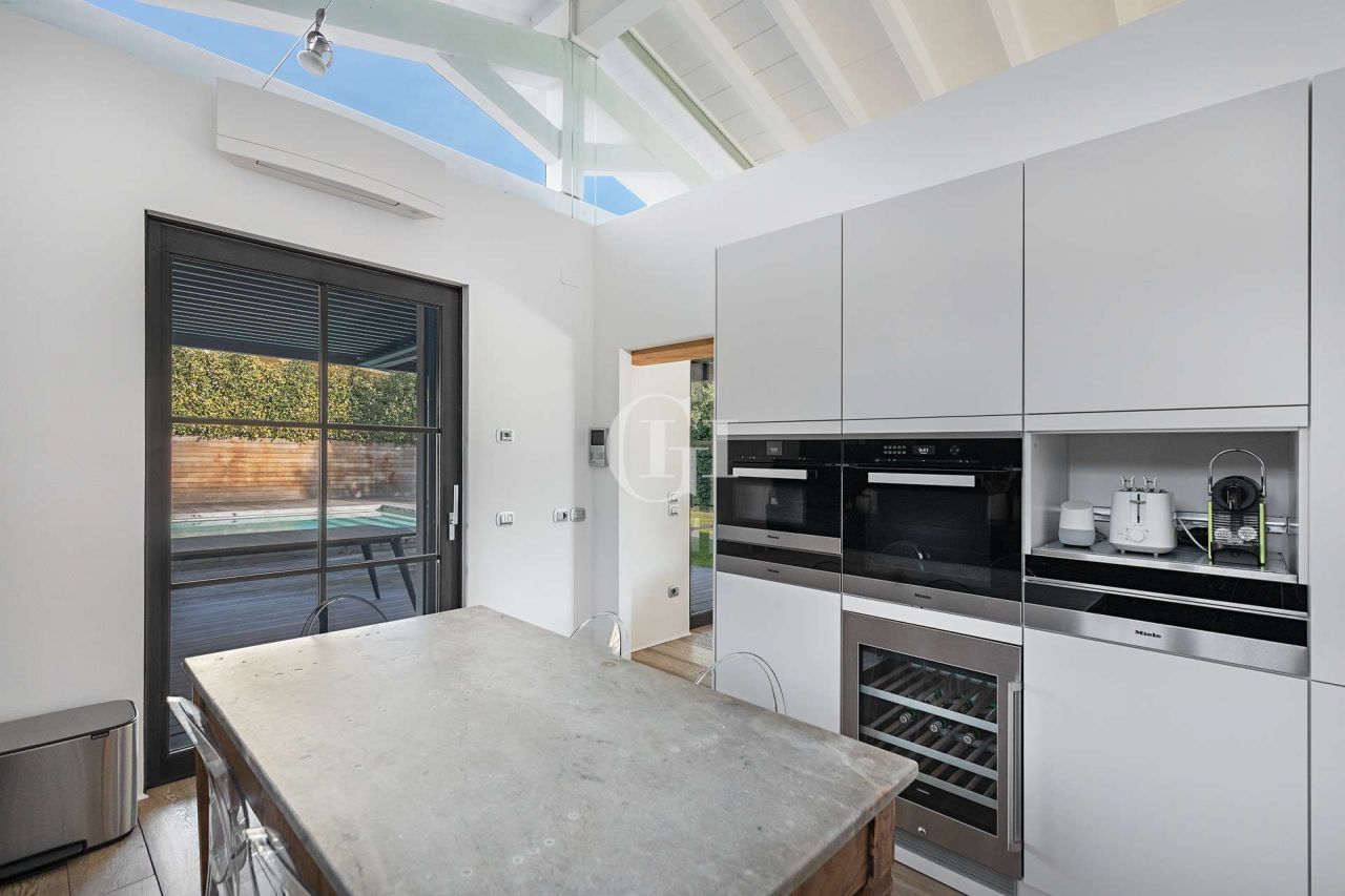 Вилла у озера Гарда, Италия, 473 м² - фото 8