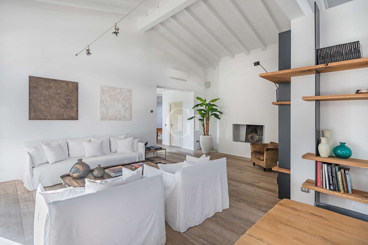 Вилла у озера Гарда, Италия, 473 м² - фото 6