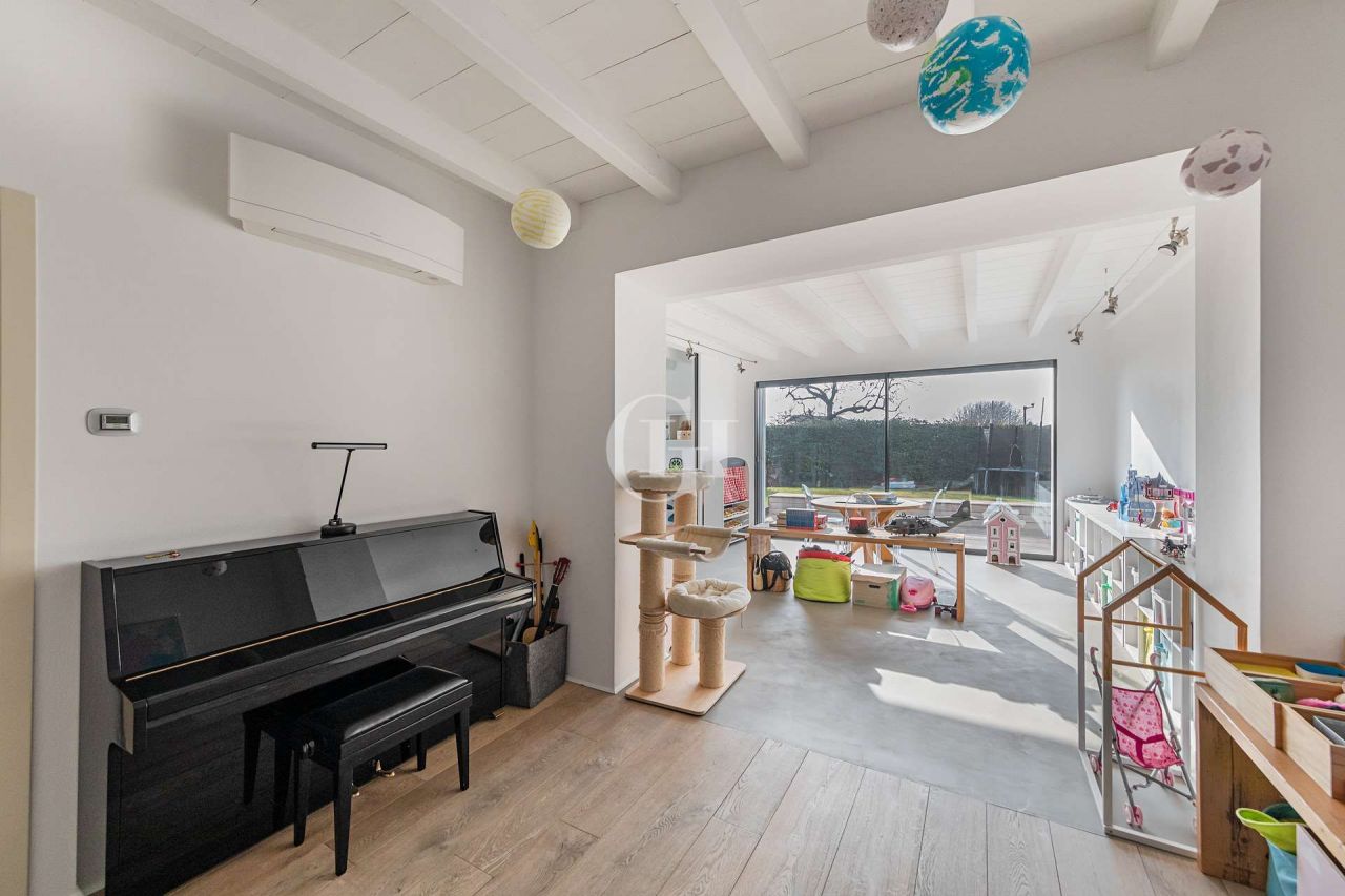 Вилла у озера Гарда, Италия, 473 м² - фото 10