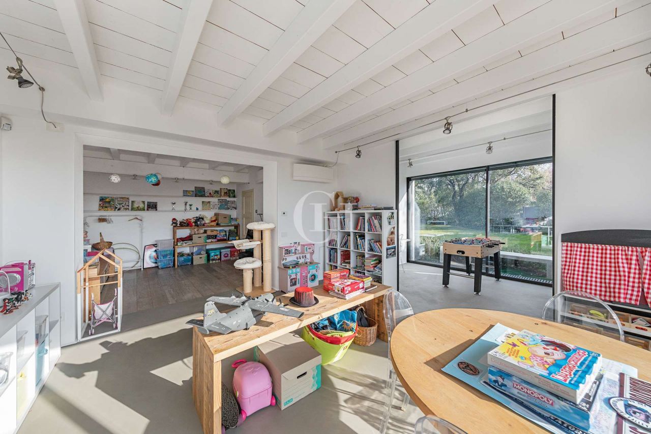 Вилла у озера Гарда, Италия, 473 м² - фото 11