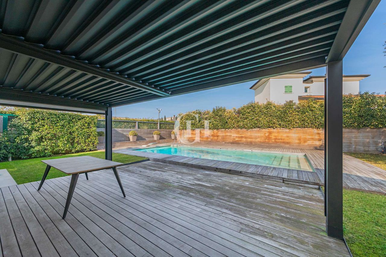 Вилла у озера Гарда, Италия, 473 м² - фото 9