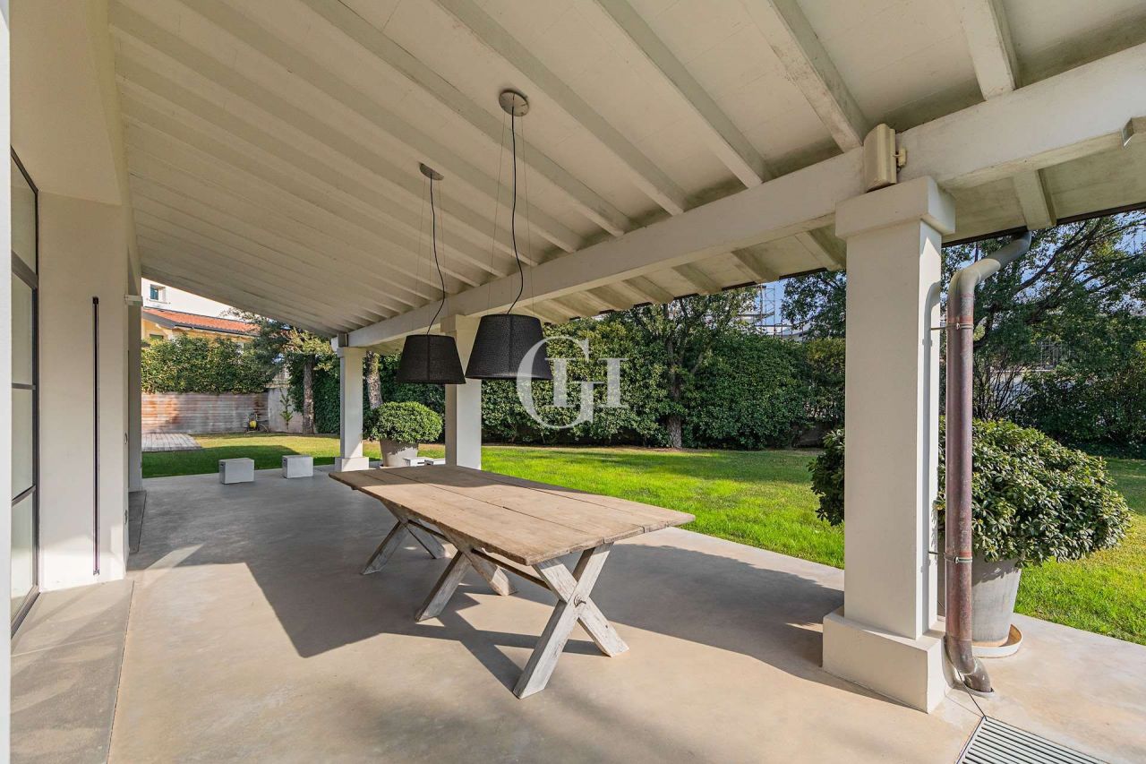 Вилла у озера Гарда, Италия, 473 м² - фото 17