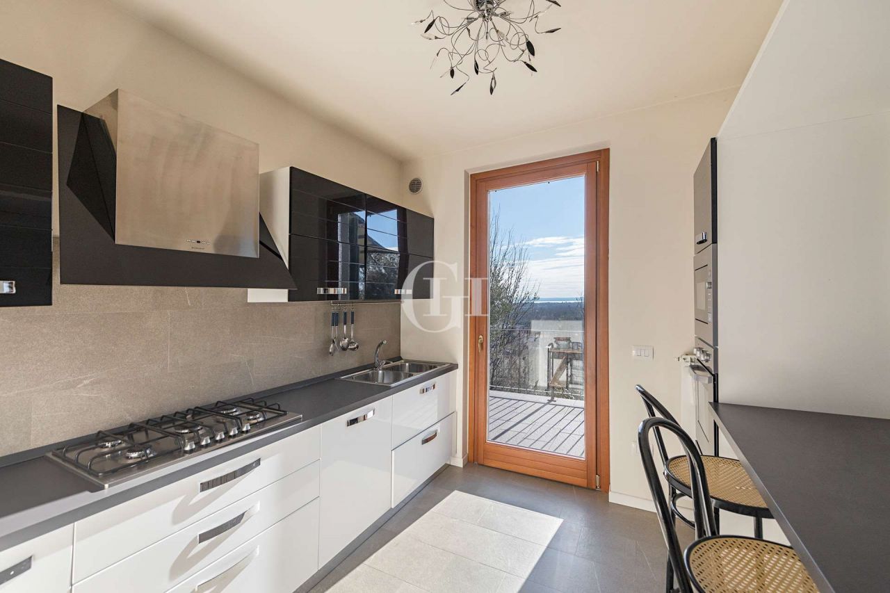 Вилла у озера Гарда, Италия, 147 м² - фото 8