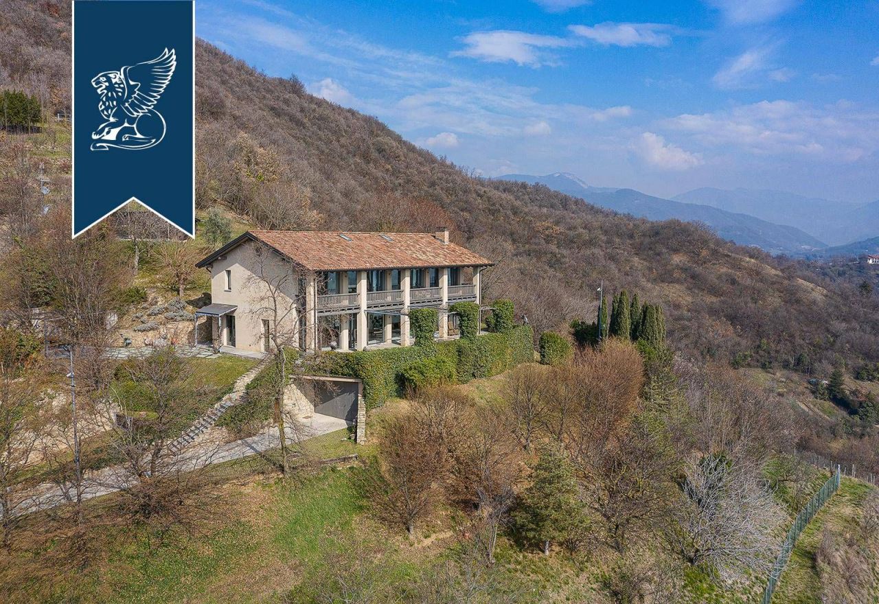 Вилла в Бергамо, Италия, 700 м² - фото 1
