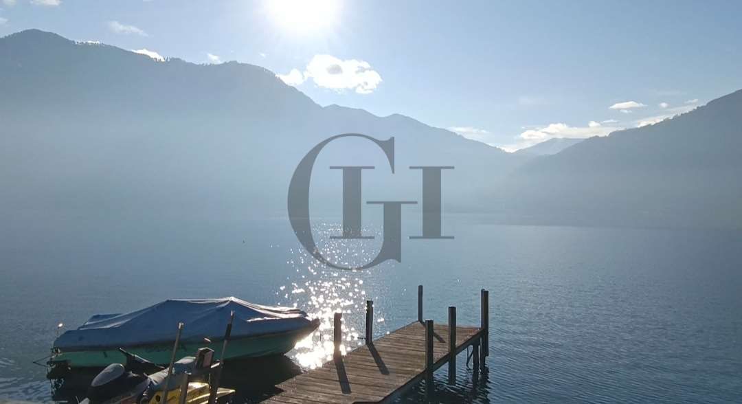 Вилла на озере Лугано, Италия, 250 м2 - фото 1
