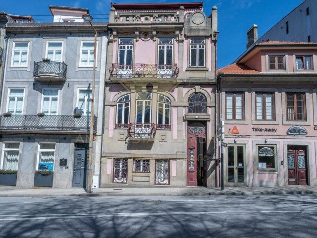 Коммерческая недвижимость в Порту, Португалия, 600 м2 - фото 1
