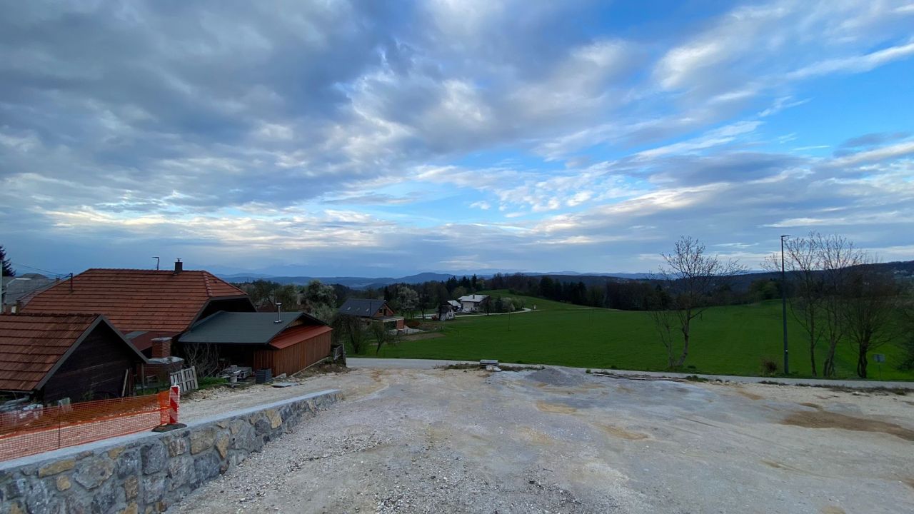 Земля в Шкофльице, Словения, 2 356 м2 - фото 1