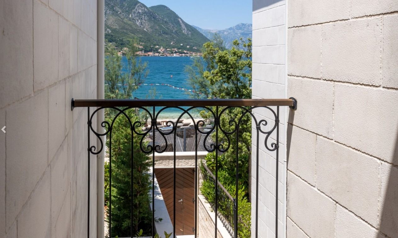 Вилла в Доброте, Черногория, 198 м² - фото 3