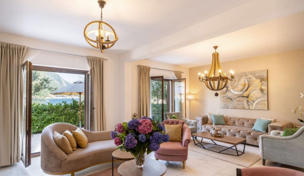 Вилла в Доброте, Черногория, 198 м² - фото 8