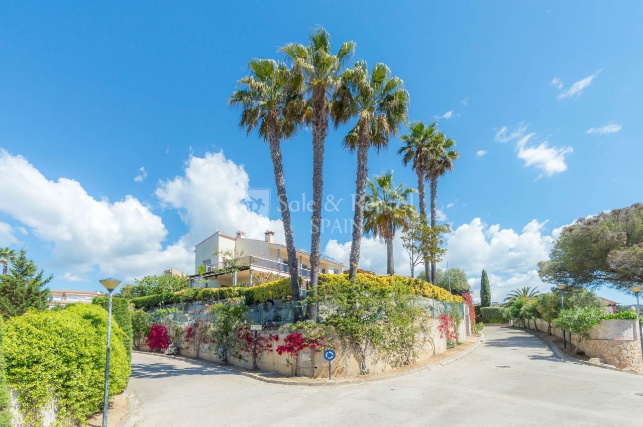 Вилла на Льорет-де-Мар, Испания, 458 м² - фото 3