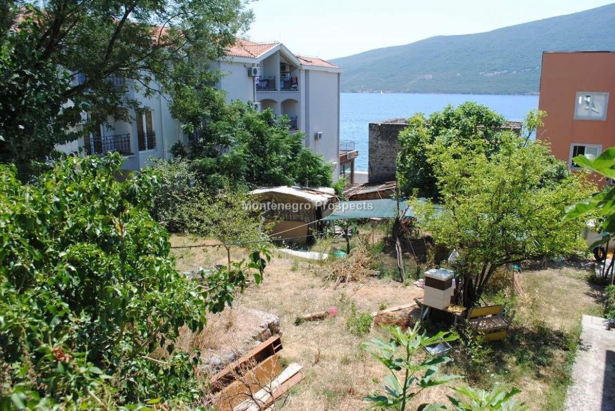 Земля в Херцег-Нови, Черногория, 81 м² - фото 1