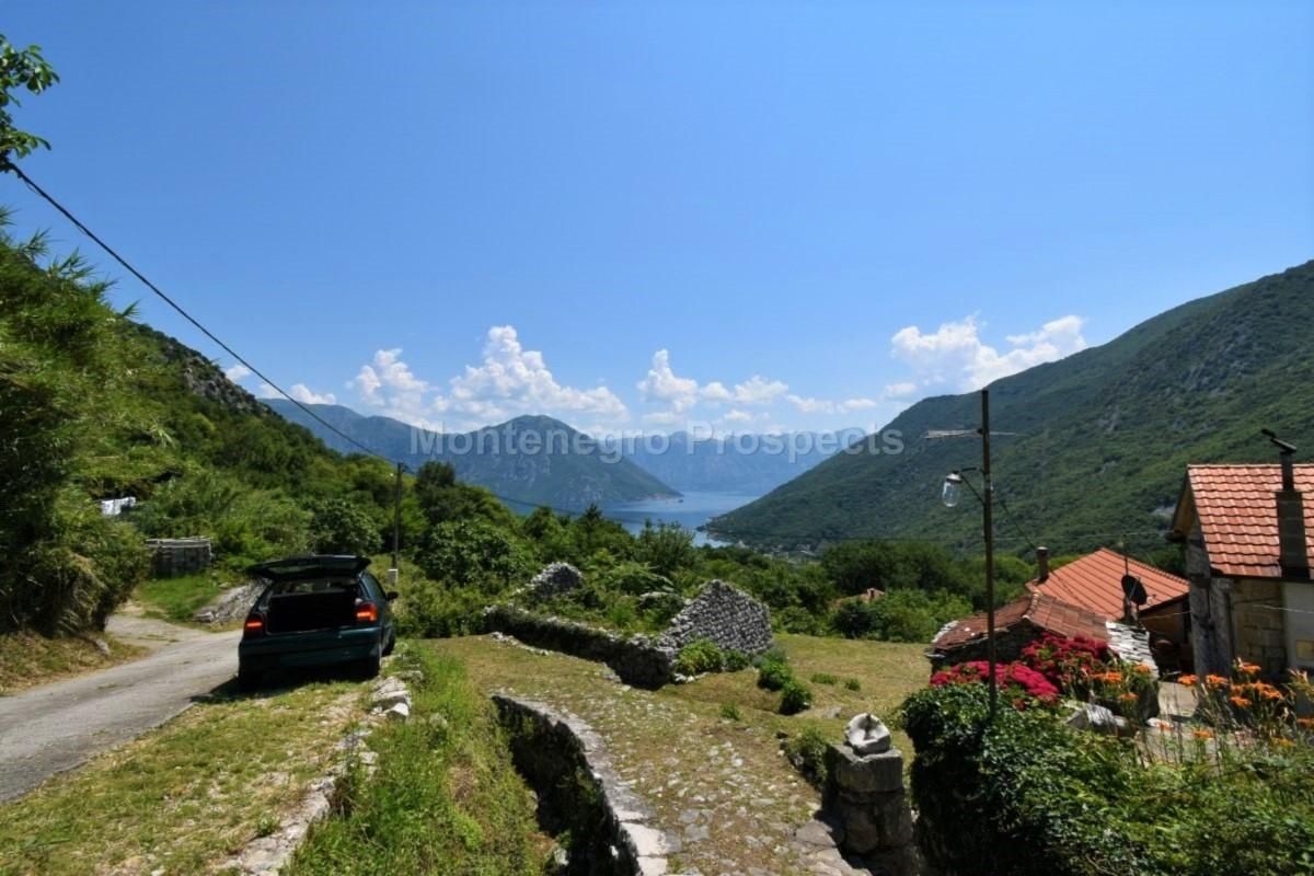 Земля в Которе, Черногория, 5 270 м2 - фото 1