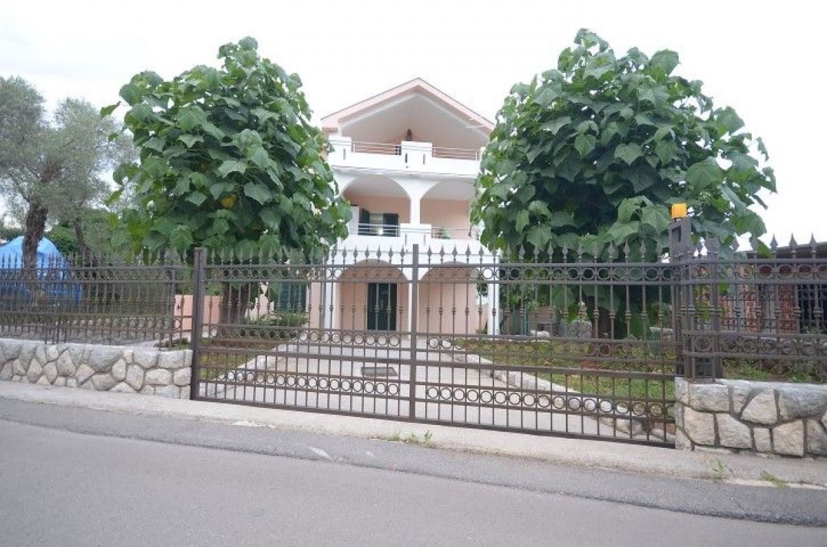 Дом на полуострове Луштица, Черногория, 300 м² - фото 1