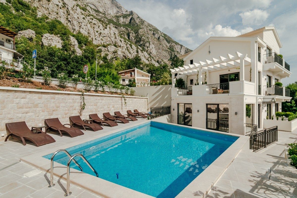 Отель, гостиница в Которе, Черногория, 550 м2 - фото 1