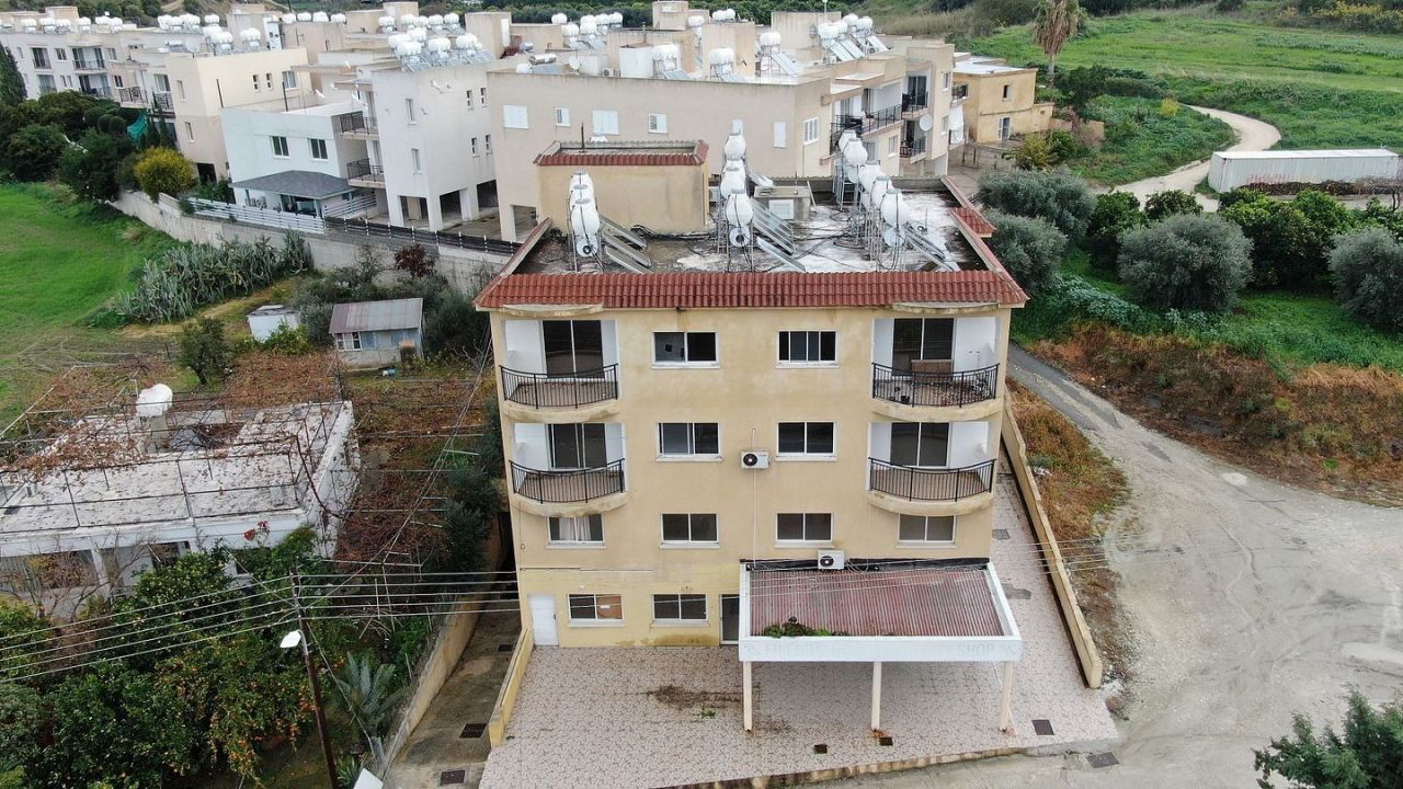 Офис в Пафосе, Кипр, 628 м2 - фото 1