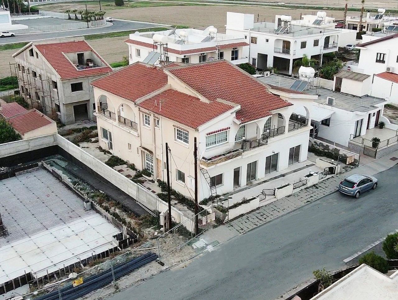 Коммерческая недвижимость в Ларнаке, Кипр, 412 м2 - фото 1