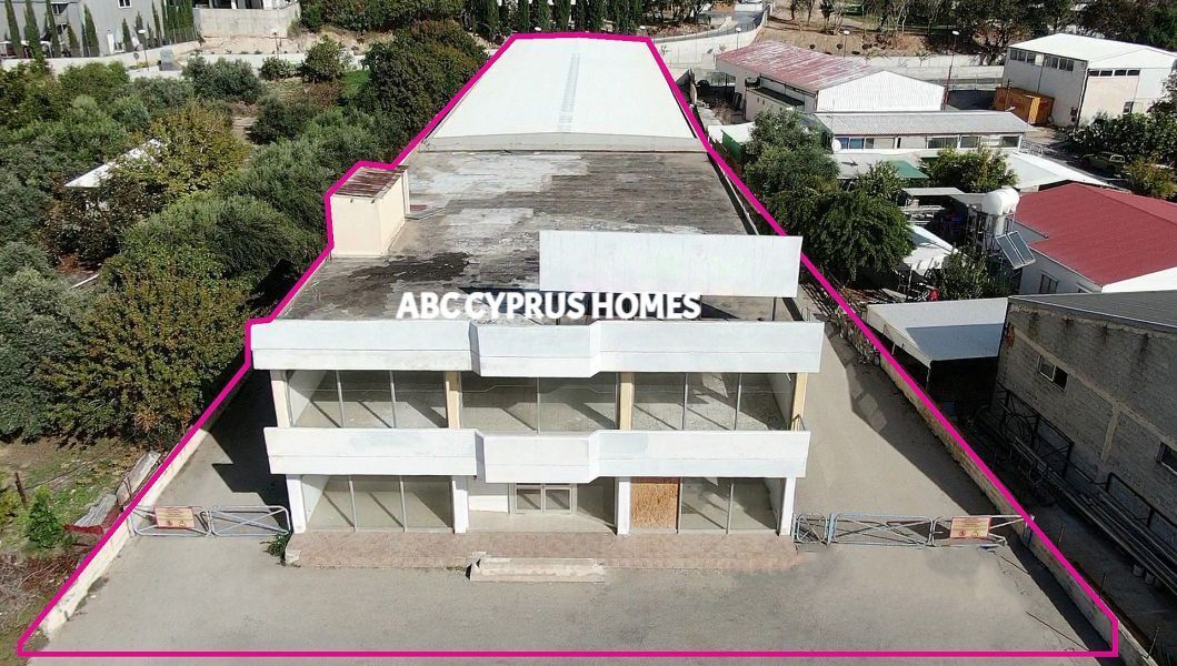 Коммерческая недвижимость в Пафосе, Кипр, 1 580 м2 - фото 1