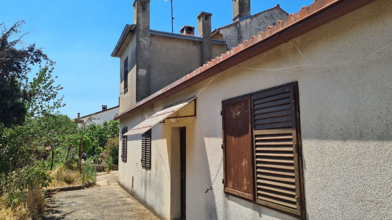 Дом в Пуле, Хорватия, 286 м2 - фото 1