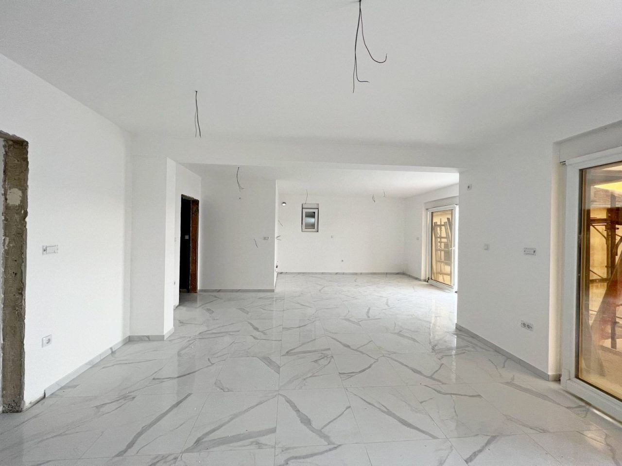 Квартира в Тивате, Черногория, 101 м² - фото 1