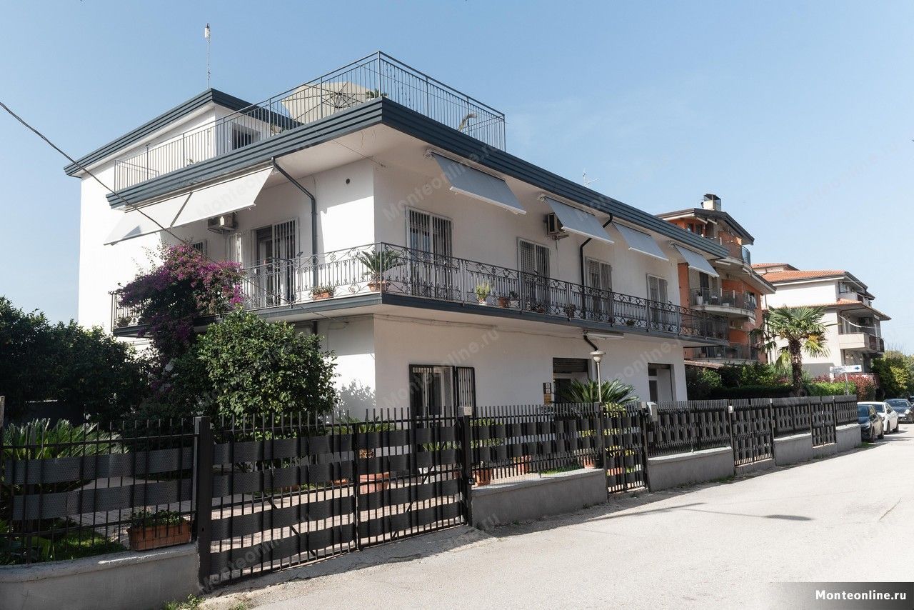 Дом в Казерте, Италия, 433 м² - фото 1