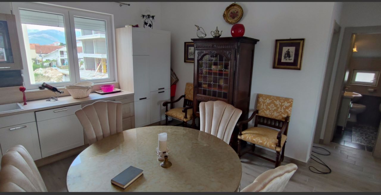 Квартира в Тивате, Черногория, 110 м² - фото 2